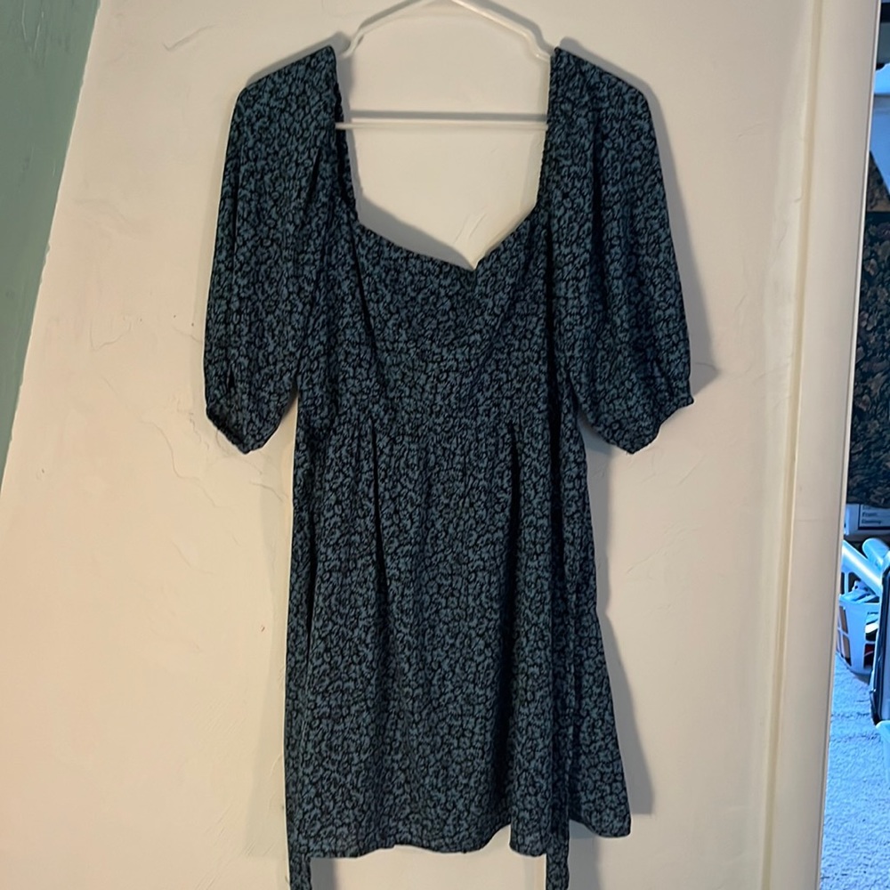 FOREVER 21 FLORAL MINI DRESS (M)